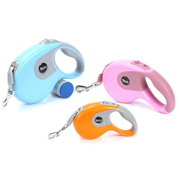 Retractable dog leash, detail of the durable nylon tape, dog safety
