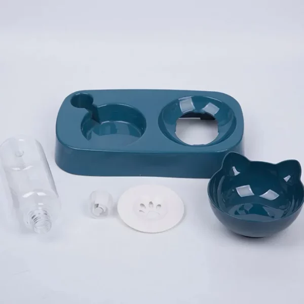 Pet bowl set with food and water compartments, demonstrating dual functionality.