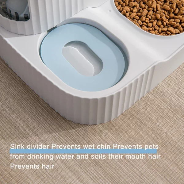 3L food capacity indicator on the pet feeder, showing ample storage