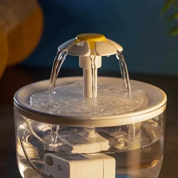 Side profile of the transparent pet water fountain highlighting its 1-litre capacity