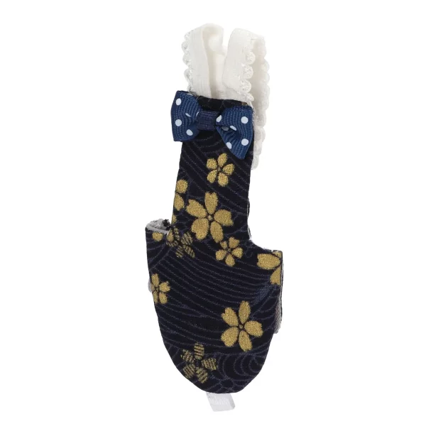 Close-up of the soft cotton fabric and adjustable straps on the bird diaper.